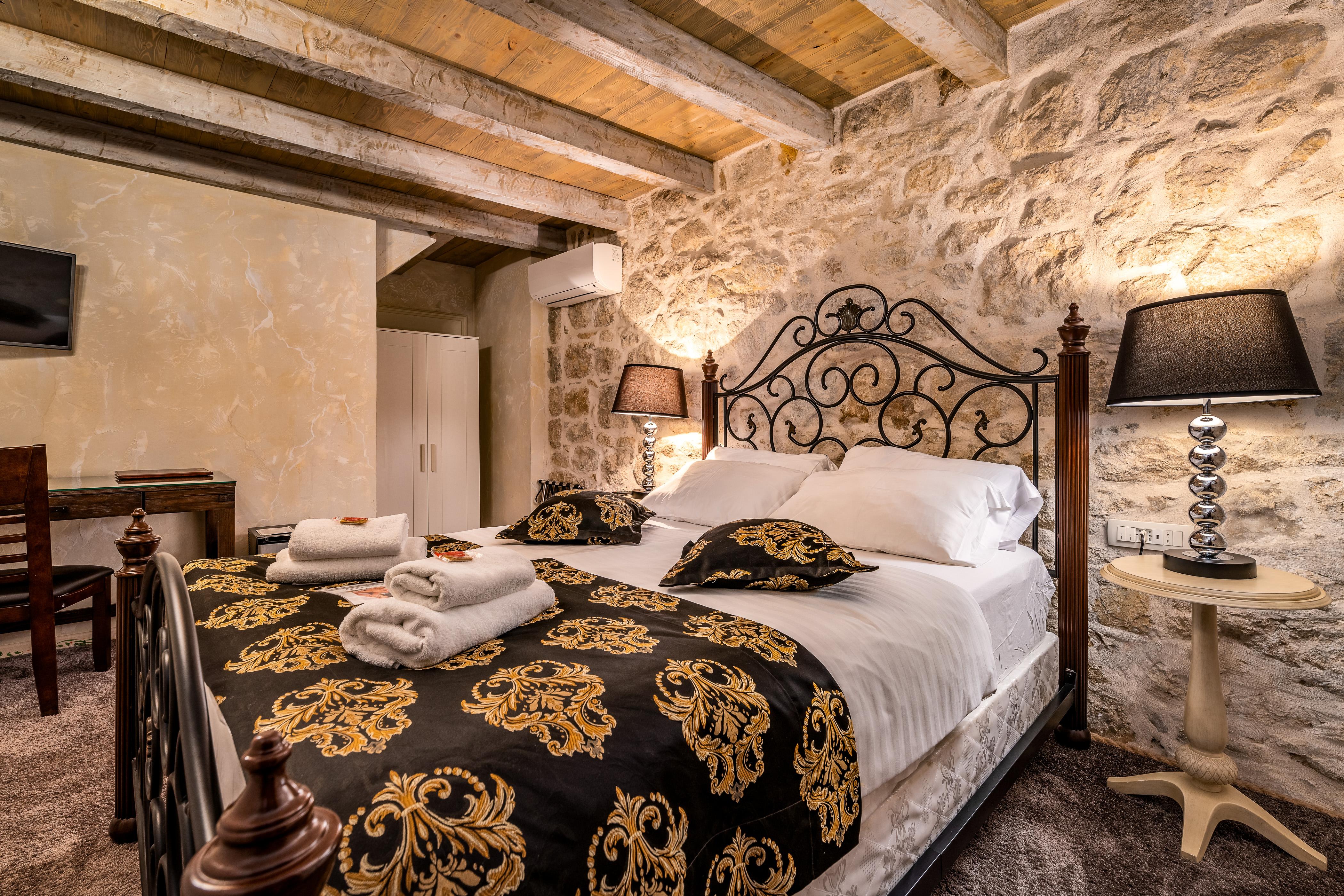 Heritage Palace Varos - Mag Quaint & Elegant Boutique Hotels Split Exteriör bild